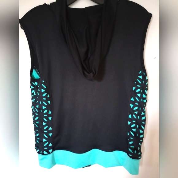 COVER GIRL ACTIVE, HOODED SPORTS TOP, SLEEVELESS, ZIPPER FRONT - Picture 2 of 2